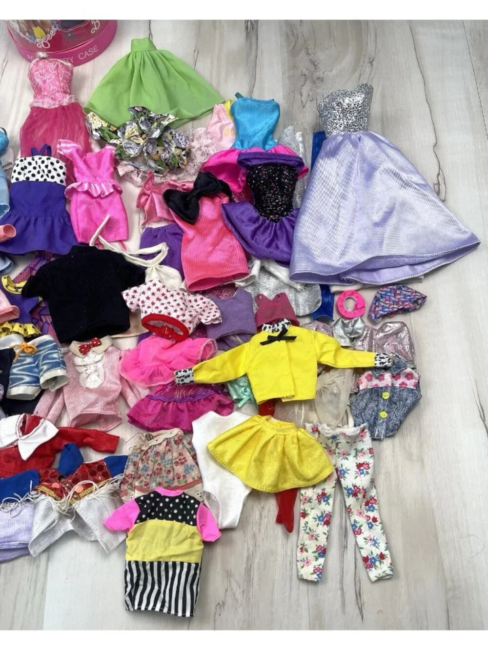 90s VTG 107pc Lot Mattel BARBIE CLOTHES & Accessories + 1991 Accessory Case